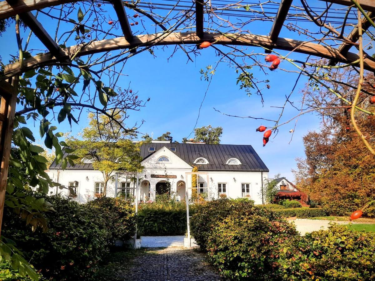Dwor Na Wichrowym Wzgorzu Bed and Breakfast Przybysławice Exteriör bild