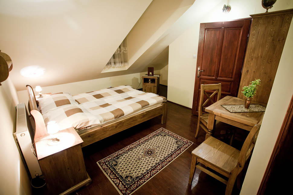 Dwor Na Wichrowym Wzgorzu Bed and Breakfast Przybysławice Rum bild