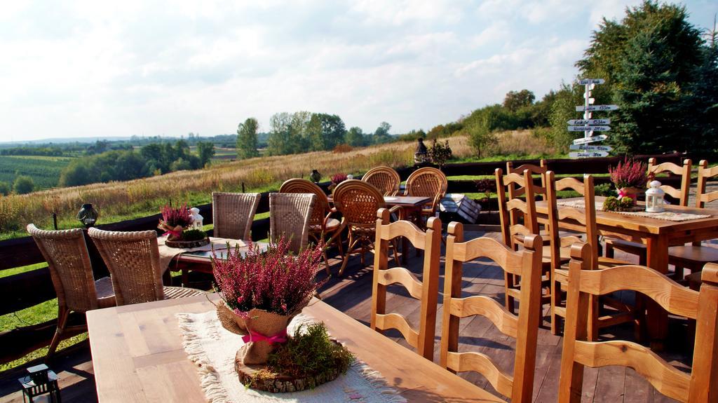 Dwor Na Wichrowym Wzgorzu Bed and Breakfast Przybysławice Exteriör bild