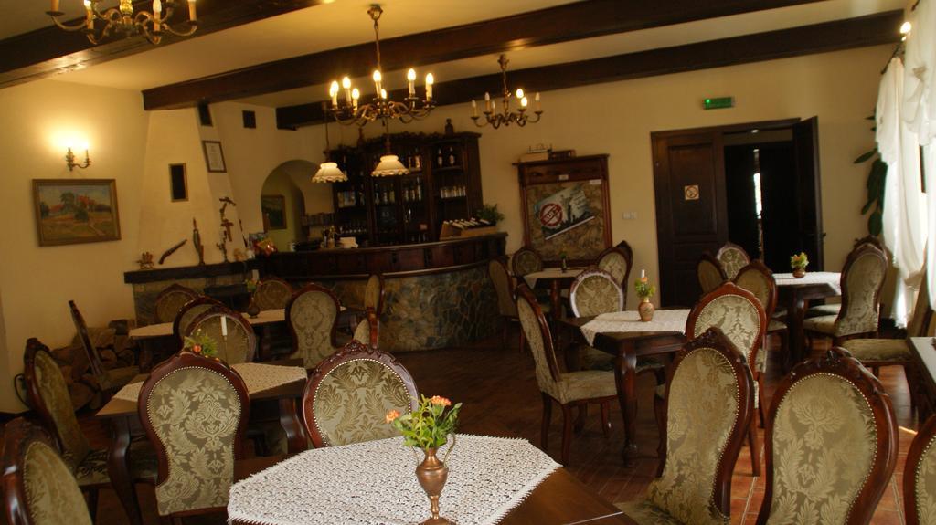 Dwor Na Wichrowym Wzgorzu Bed and Breakfast Przybysławice Exteriör bild
