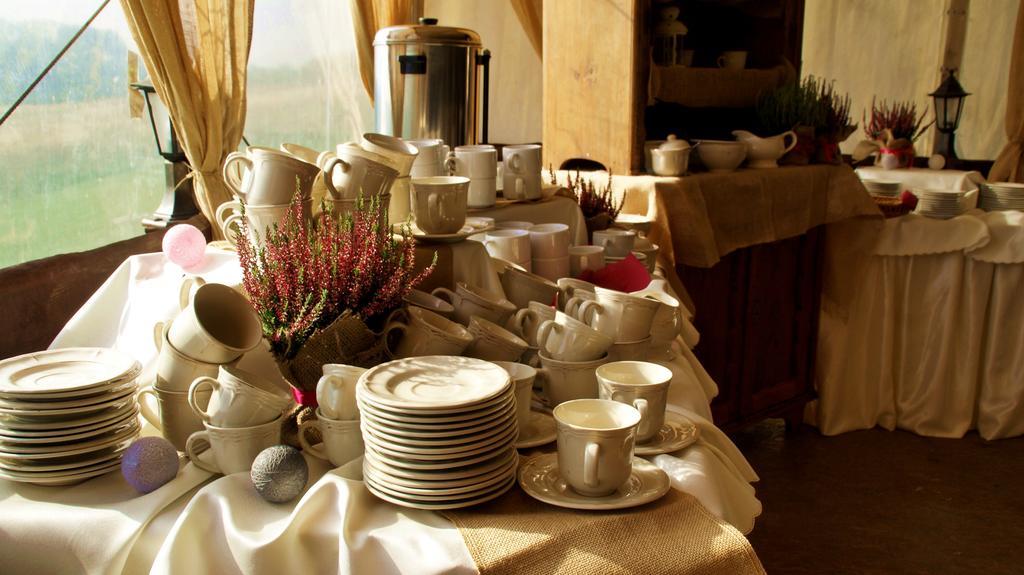 Dwor Na Wichrowym Wzgorzu Bed and Breakfast Przybysławice Exteriör bild